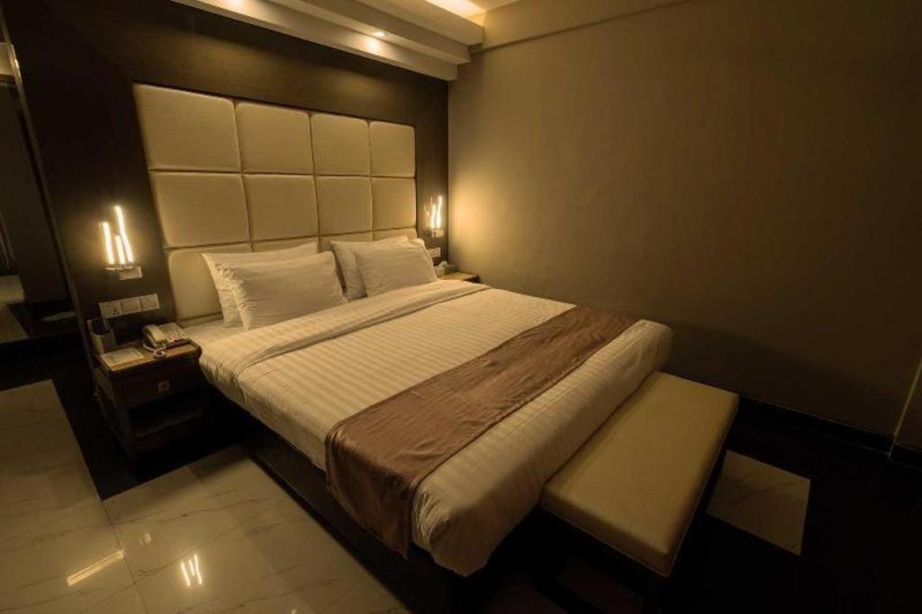 Hotel Castle Salam Khulna Екстер'єр фото