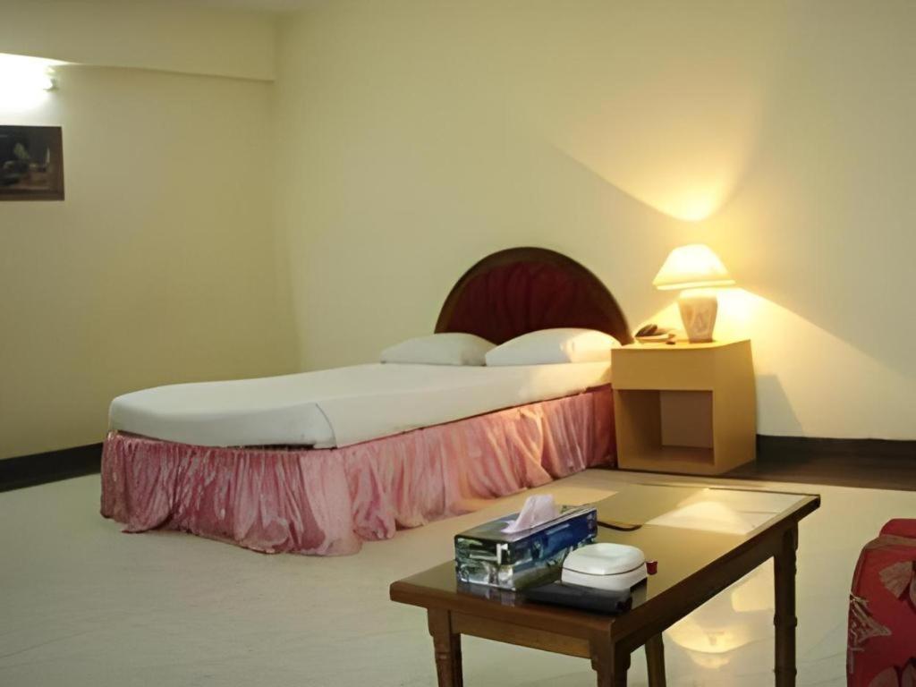 Hotel Castle Salam Khulna Екстер'єр фото