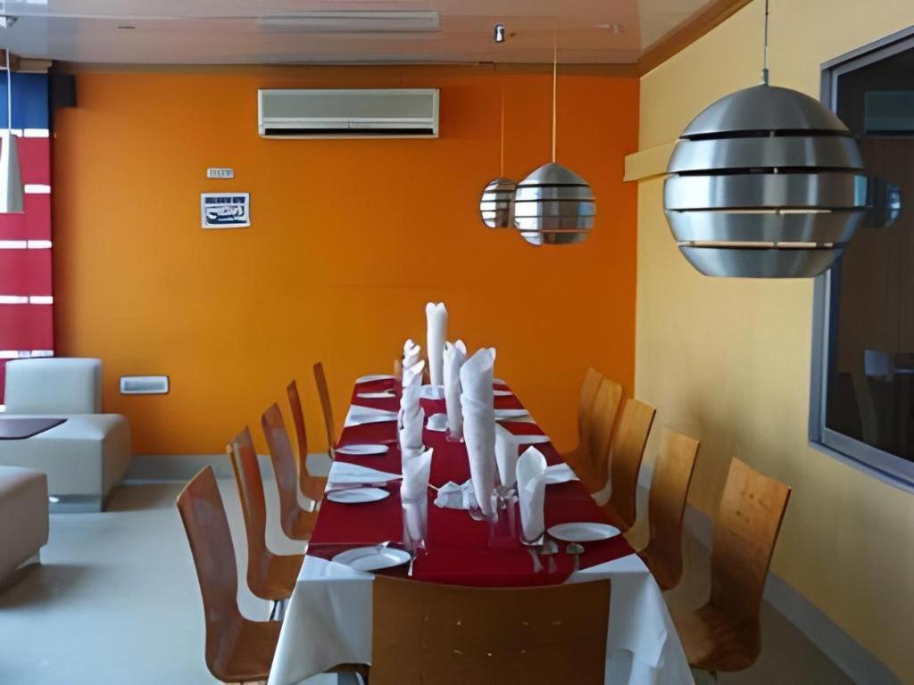 Hotel Castle Salam Khulna Екстер'єр фото