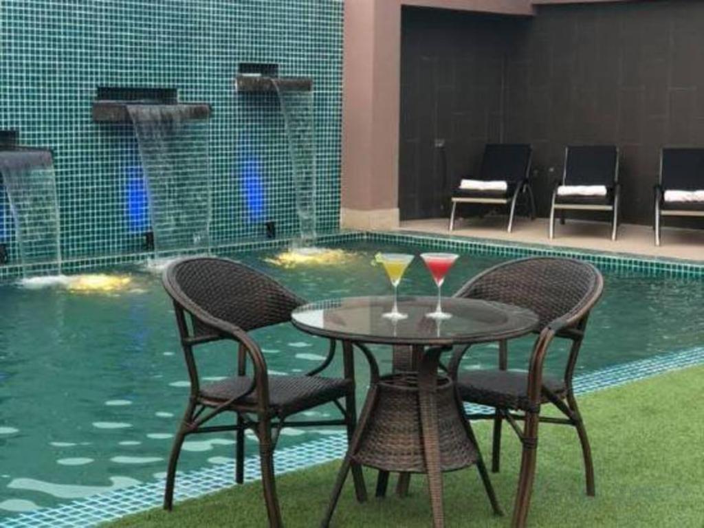 Hotel Castle Salam Khulna Екстер'єр фото