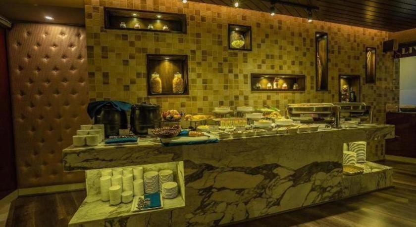 Hotel Castle Salam Khulna Екстер'єр фото