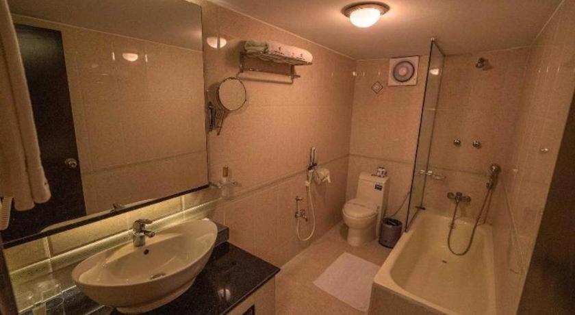 Hotel Castle Salam Khulna Екстер'єр фото