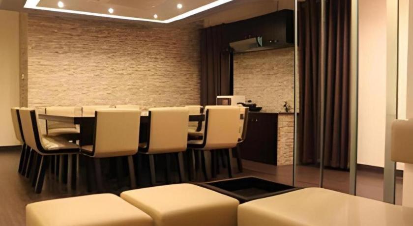 Hotel Castle Salam Khulna Екстер'єр фото