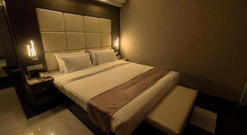 Hotel Castle Salam Khulna Екстер'єр фото