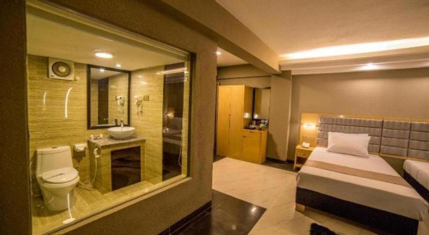 Hotel Castle Salam Khulna Екстер'єр фото