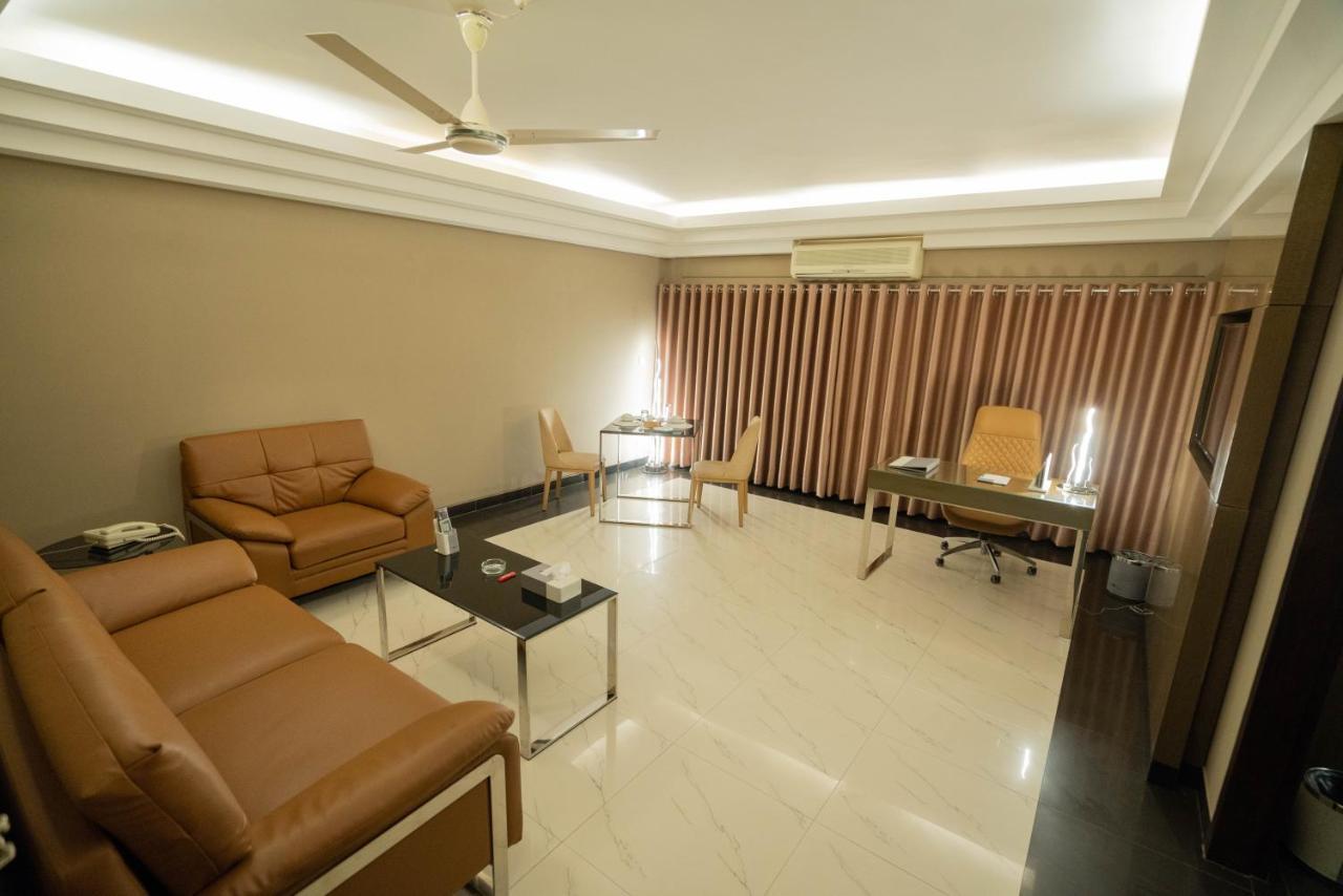 Hotel Castle Salam Khulna Екстер'єр фото